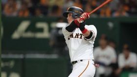 陽岱鋼8局下揮出日本職棒的第99號全壘打。（圖／翻攝自巨人Twitter）