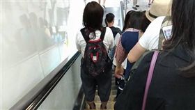 電扶梯,左側,南部,靠右,野蠻地區　圖／翻攝自臉書