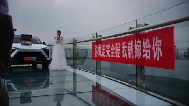 富家女半空求婚！迫懼高男追愛結果…