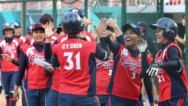 亞運女壘首勝！他喊獎金1千萬結果…