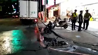 物流車違停卸貨　害騎士自撞卡車底亡