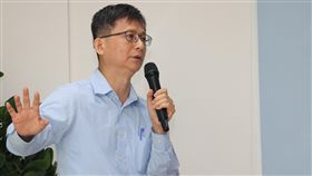 空污法新規定上路　環保署召開記者會說明（1）空氣污染防治法新規定上路後，持續引起柴油車團體不滿、至各縣市抗議，環保署副署長詹順貴（圖）20日召開記者會，強調很多抗議者都希望空污法修法後能暫緩實施，但空污防治有高度公共利益，更涉及中南部居民健康需求，不會在任何壓力下妥協、打折。中央社實習記者李雨莘攝　107年8月20日