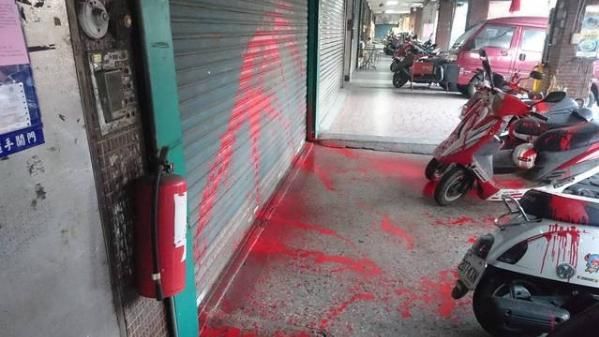兒在外欠110萬　母工作地慘遭潑漆