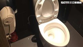 台北,內湖,星巴克,偷拍狼,監視器（圖／翻攝畫面）