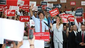 加拿大總理杜魯道（Justine Trudeau）
https://www.facebook.com/JustinPJTrudeau/photos/a.101277015648/10156994348970649/?type=3&theater