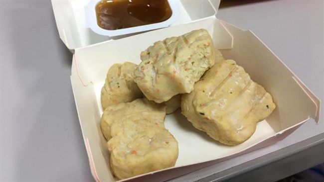 麥當勞被嫌難吃？小孩吃這雞塊就吐掉