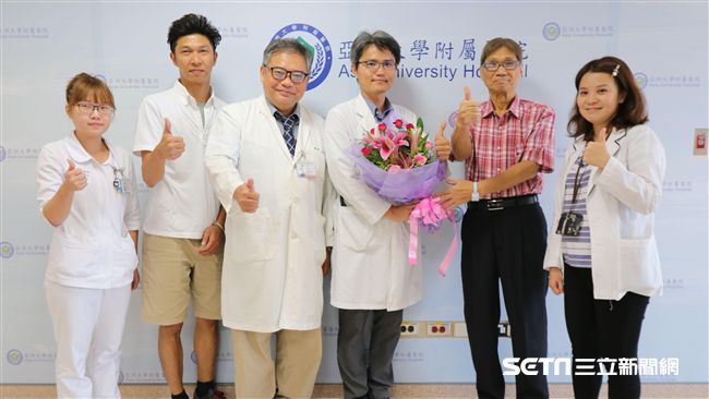 男救癌父辭職求醫　父肝腫瘤成功縮半
