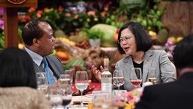 蔡總統國宴款待史瓦帝尼國王（1）總統蔡英文（後右）8日在總統府國宴款待史瓦帝尼王國的國王恩史瓦帝三世（H.M. King MswatiⅢ）（後左），雙方互動熱絡。中央社記者王飛華攝　107年6月8日