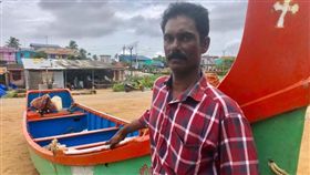 漁夫闖洪水區勇救百人！竟遭災民譏身分低賤「別碰我身體」（圖／翻攝自CNN）