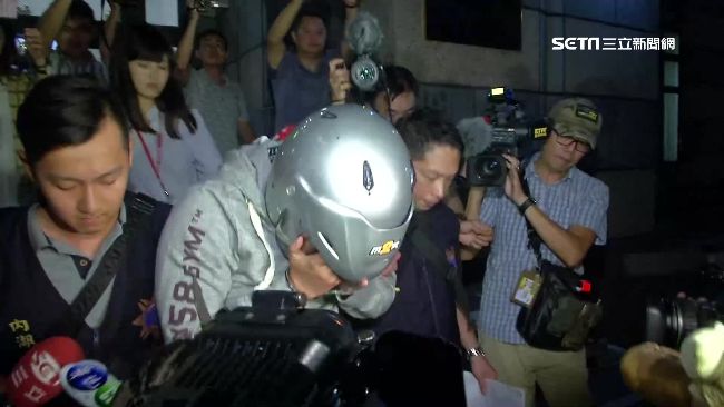 家人急籌錢！偷拍狼悠哉躺候保室抖腳