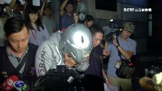 家人急籌錢！偷拍狼悠哉躺候保室抖腳