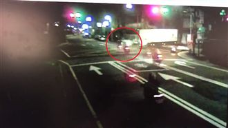 3騎士硬闖紅燈　男遭物流車撞飛身亡