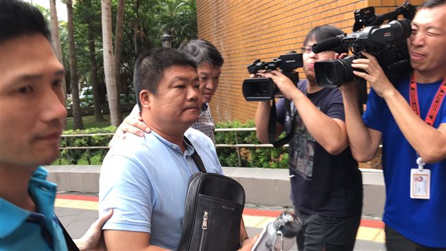 涉松菸槍擊　松聯幫老大落網否認到底