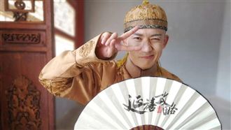 皇上親自教妃子撩男人！撒嬌獻吻超萌