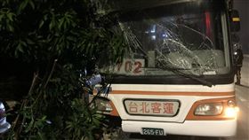 新北,鶯歌,公車,702,車禍。翻攝畫面