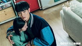 《人際關係事務所》張亮(曹佑寧飾)的青梅竹馬安梅(王顗婷飾)屢次使壞 意圖搶走張亮。（圖／歐銻銻娛樂提供）