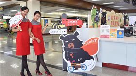 吉祥物喔熊組長與菊島浩克　松山機場候客