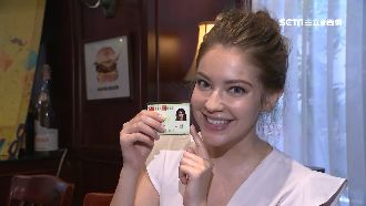 淚謝阿基師！俄女星獲「中餐」執照