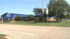 12歲跨性別女孩遭家長揚言刺傷，學校緊急關閉2天。（圖／翻攝第九新聞YouTube）