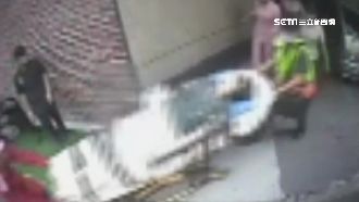 遭電扶梯夾傷…少女仍插管住加護病房