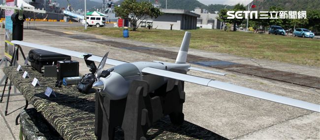 民國107年國防知性之旅，首次於蘇澳中正基地舉行，有海軍儀隊、陸戰隊綜合格鬥操演、莒拳道及破操演等，同時開放我艦隊四型主戰艦艇讓民眾登艦參觀。（記者邱榮吉/蘇澳拍攝）