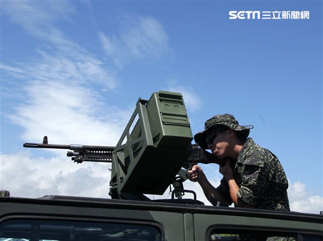 民國107年國防知性之旅，首次於蘇澳中正基地舉行，有海軍儀隊、陸戰隊綜合格鬥操演、莒拳道及破操演等，同時開放我艦隊四型主戰艦艇讓民眾登艦參觀。（記者邱榮吉/蘇澳拍攝）