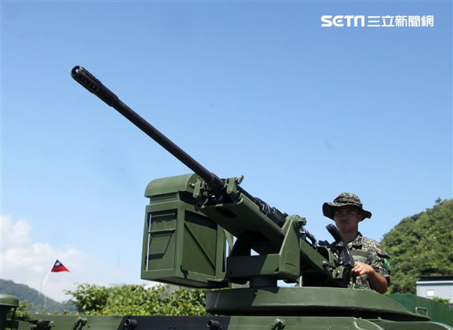 民國107年國防知性之旅，首次於蘇澳中正基地舉行，有海軍儀隊、陸戰隊綜合格鬥操演、莒拳道及破操演等，同時開放我艦隊四型主戰艦艇讓民眾登艦參觀。（記者邱榮吉/蘇澳拍攝）