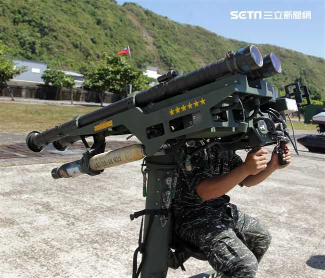 民國107年國防知性之旅，首次於蘇澳中正基地舉行，有海軍儀隊、陸戰隊綜合格鬥操演、莒拳道及破操演等，同時開放我艦隊四型主戰艦艇讓民眾登艦參觀。（記者邱榮吉/蘇澳拍攝）