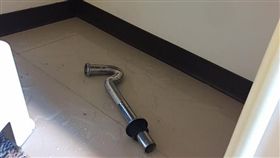 一打二,兒子,媽媽,女兒,排水管,水電師傅,闖禍,／翻攝自爆怨公社