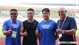 ▲鄭兆村（左2）、黃士峰與教練薛聖融、Anders Eric Borgstrom在印尼合影。（圖／記者蕭保祥攝）