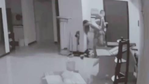 送爛醉妹進房不走…她霸氣逼退陌生男