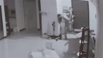 送爛醉妹進房不走…她霸氣逼退陌生男