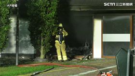 荷蘭傳自殺攻擊　男載瓦斯衝市府引爆／翻攝AP影音