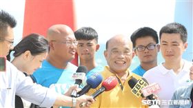 侯友宜派幕僚領表　蘇貞昌：都什麼年代了 （圖／蘇辦提供）