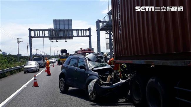 貨櫃車誤闖五楊煞停！轎車撞上駕駛亡