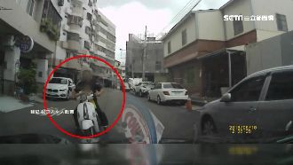 低頭與童說話撞轎車　留電話卻打不通