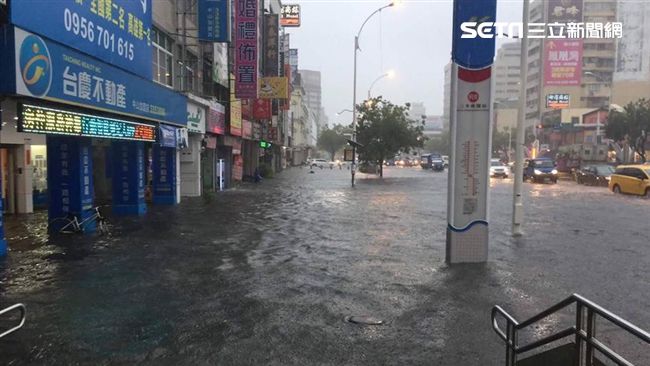 豪雨狂襲高雄！486先生：停班1天