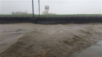 水位降至警戒值內！橋頭岡山恢復行駛