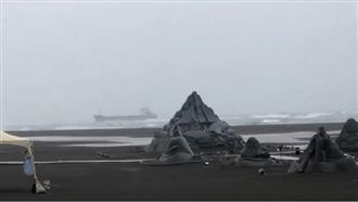 暴雨狂襲！高雄5貨輪擱淺41人救出