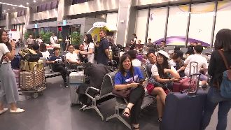 班機偏離跑道　台中機場關閉旅客怨