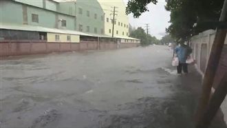 熱帶低壓在彰投　雲嘉7縣市超大豪雨
