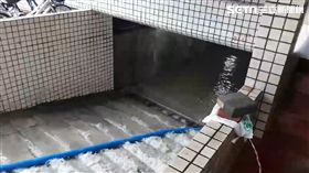 台南市大同路二段停車場淹水　圖／翻攝畫面