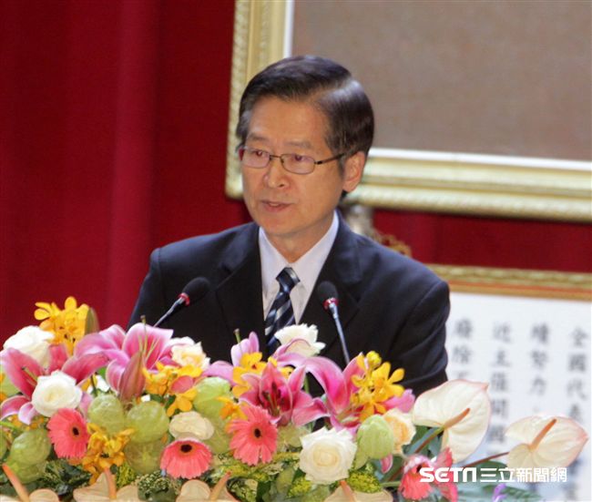 國防部上午在金門舉辦「八二三戰役六十週年紀念活動」 國防部長嚴德發／前總統馬英九 邱榮吉攝