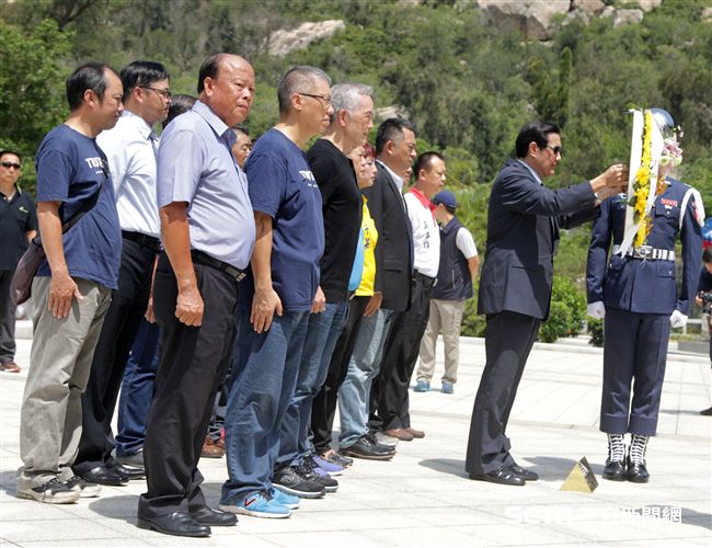 國防部上午在金門舉辦「八二三戰役六十週年紀念活動」 國防部長嚴德發／前總統馬英九 邱榮吉攝