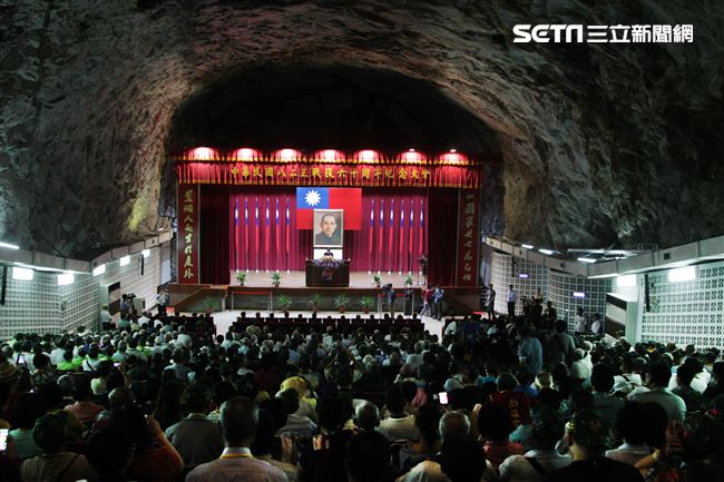 八二三戰役勝利一甲子國防部長嚴德發主持太武山公墓公祭儀式。（記者邱榮吉/攝影）
