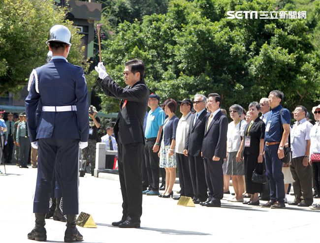 八二三戰役勝利一甲子國防部長嚴德發主持太武山公墓公祭儀式。（記者邱榮吉/攝影）