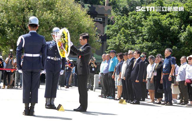 八二三戰役勝利一甲子國防部長嚴德發主持太武山公墓公祭儀式。（記者邱榮吉/攝影）