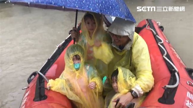 台南三爺溪溢堤　幼兒園71人受困