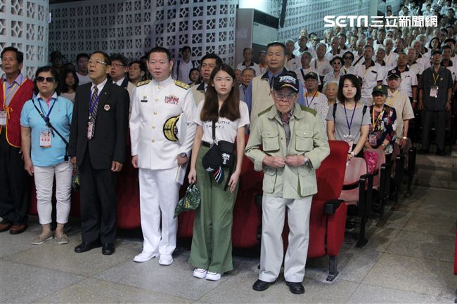 八二三戰役勝利一甲上百名參戰先進官兵前往金門出席紀念大會，場面莊嚴隆重。（記者邱榮吉/攝影）