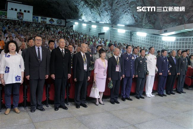 八二三戰役勝利一甲上百名參戰先進官兵前往金門出席紀念大會，場面莊嚴隆重。（記者邱榮吉/攝影）